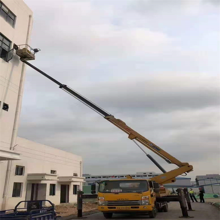 通城哪里有小型吊车出租的